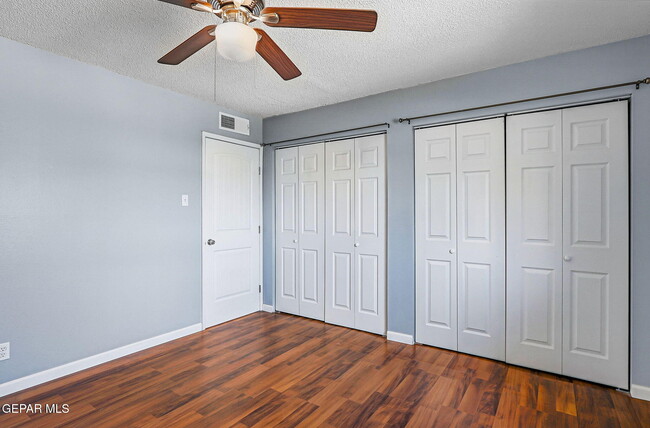 Building Photo - 3020 Wedgewood Dr