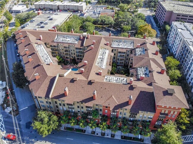 Building Photo - Beautiful 1/1 Pool View Condo x Rent @ Upt...