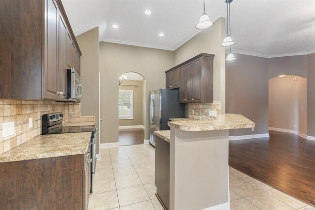 Building Photo - 704 Briarcliff Pl