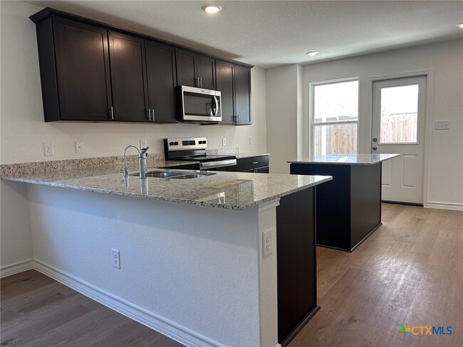 Building Photo - 936 Heartseed Ave