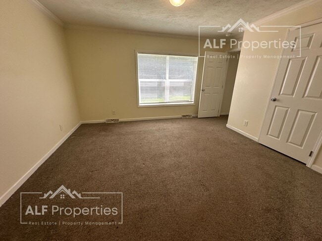 Building Photo - Charming & Secluded 3-Bedroom 2 Bathroom H...