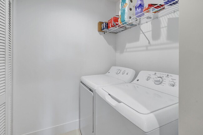 Building Photo - 11701 Pasetto Ln