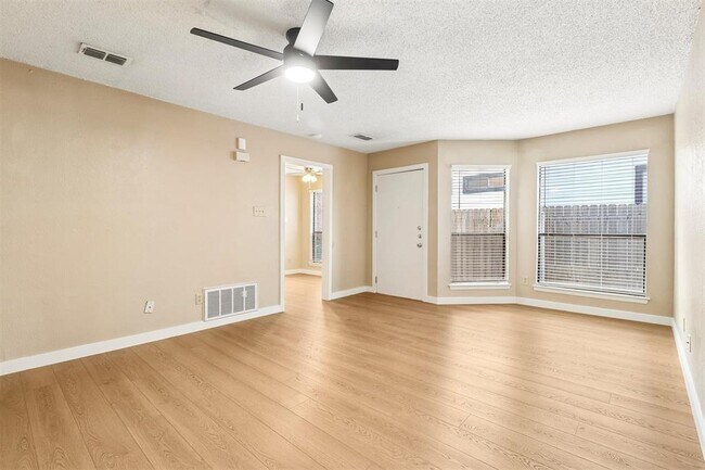 Building Photo - 13355 Water Oak Ln