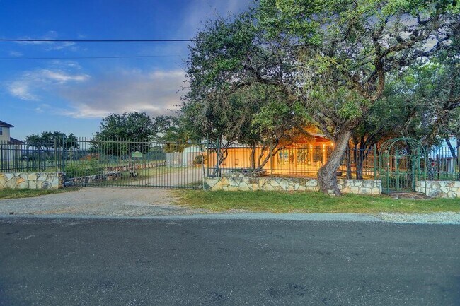 Building Photo - 705 Nomad Dr