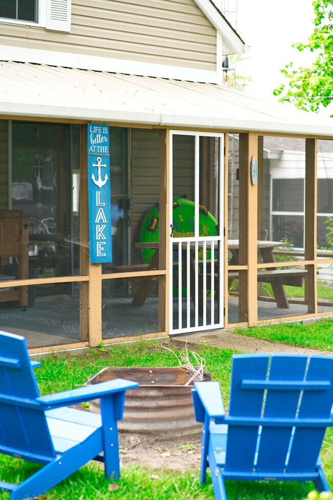 Building Photo - 266 Paradise Island Dr