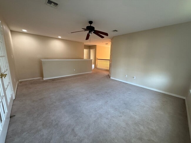 Building Photo - 139 Hallette Dr
