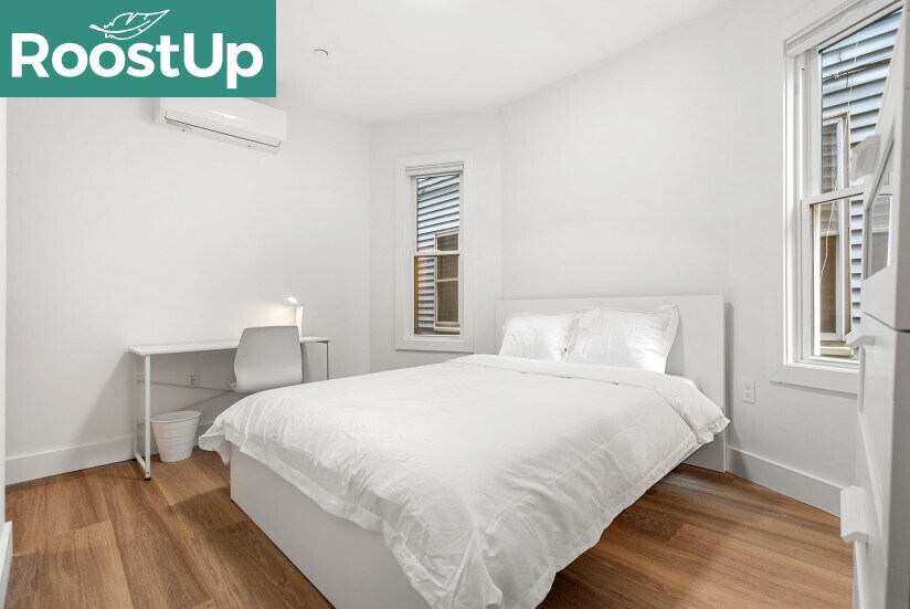 Building Photo - Furnished Bedroom with Private Bath in Sou...