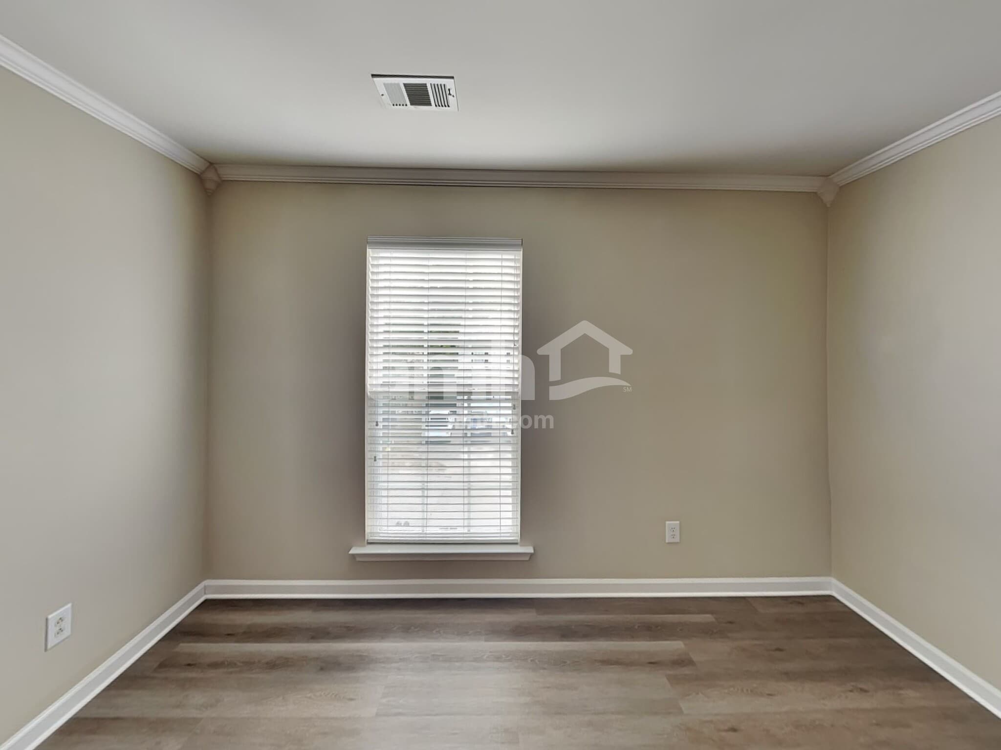 Building Photo - 319 Forest Bend Dr