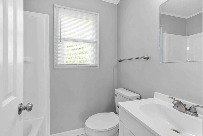 Building Photo - 322 Starling St