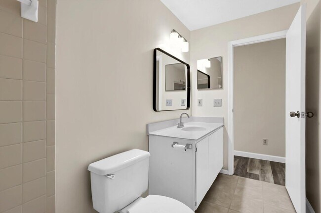 Building Photo - 5541 Mid Day Dr
