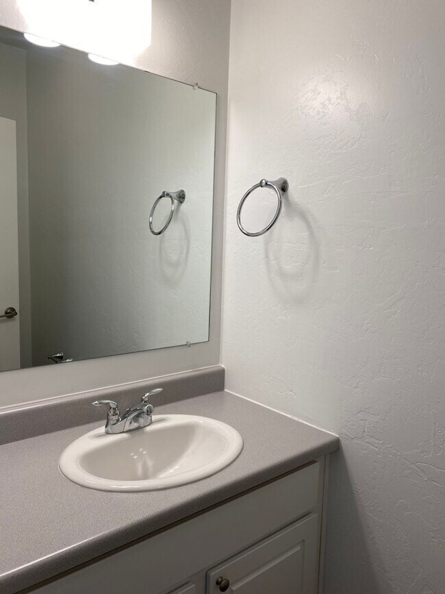 Building Photo - 509 East Kiowa-102