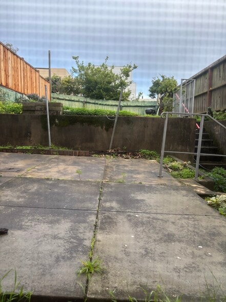 Building Photo - 2550 35th Ave