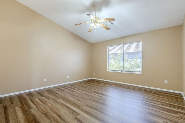Building Photo - 2117 W Renaissance Ave