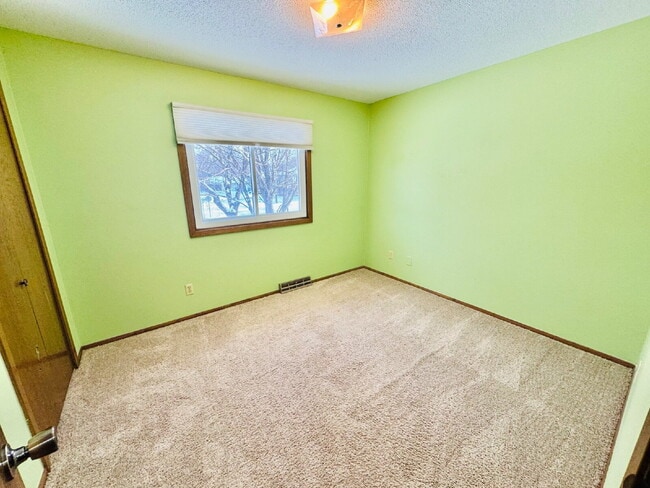 Building Photo - "Spacious 4-Bedroom Home in Blaine with 2 Full Baths and Nearly 2,000 Sq Ft of Comfort with 2 flo...