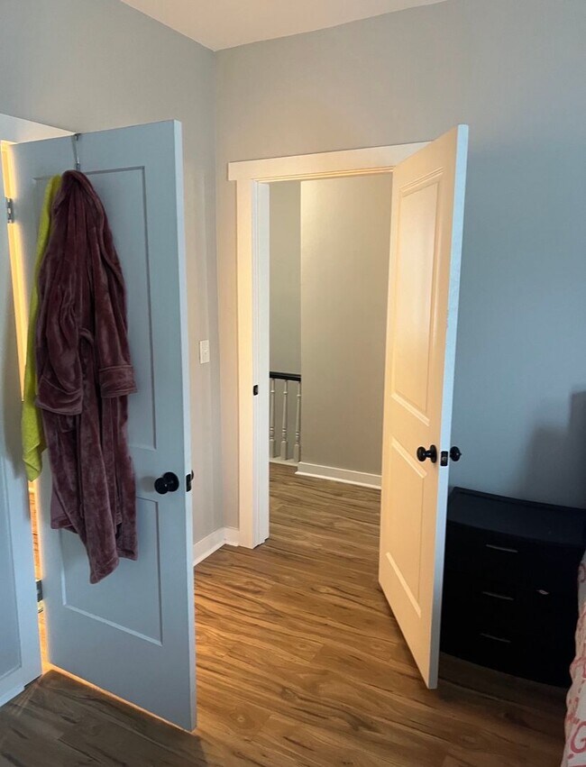 Building Photo - 1917 W Madison St