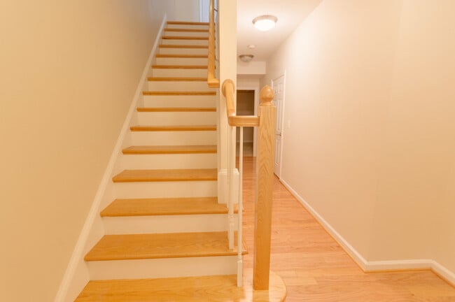 Building Photo - 2170 Saranac Ct
