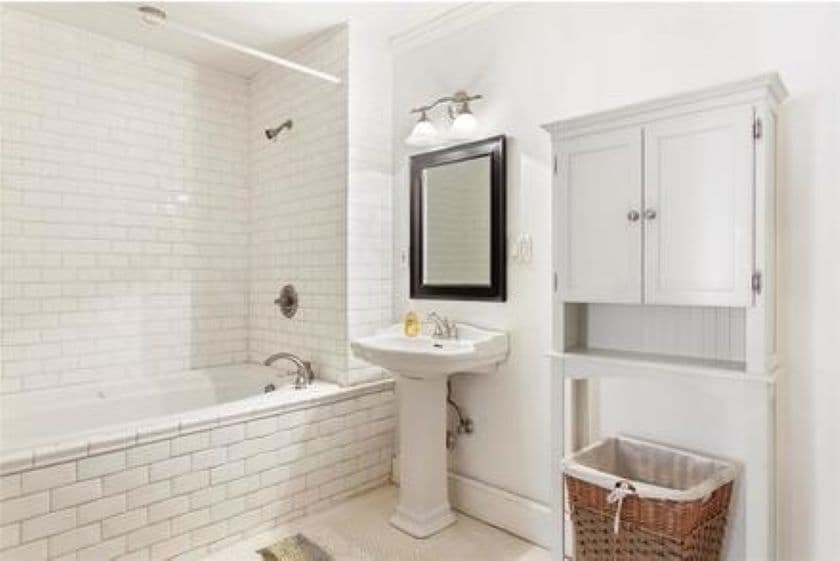 oversized bathroom - 1987 Madison Ave