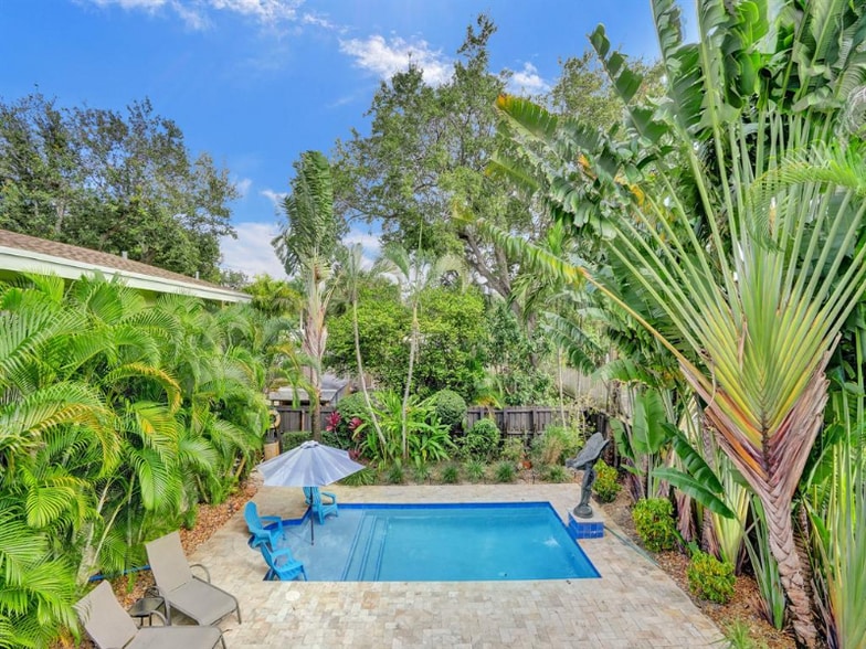 Building Photo - 814 SE 13th St