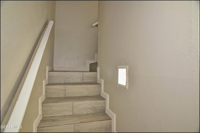 Building Photo - 10415 Ashwood Dr