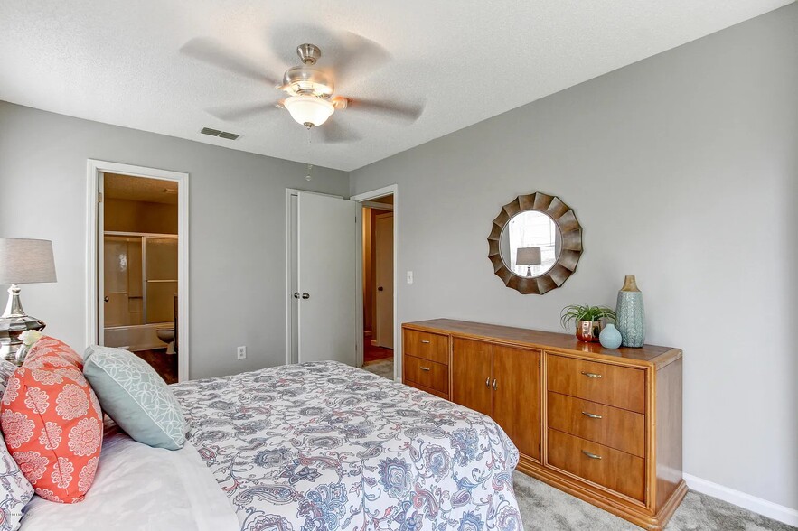 MASTER BEDROOM 2 - 6423 Sable Woods Dr E