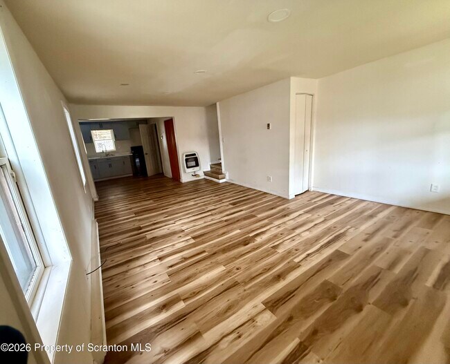 Building Photo - 307 School St