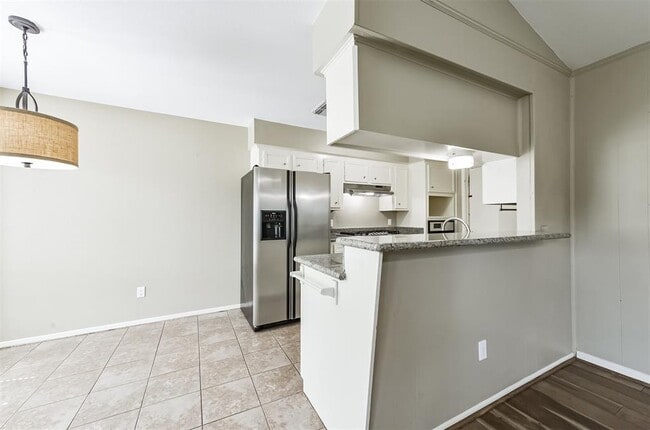 Building Photo - 5347 Lincoln Green Dr