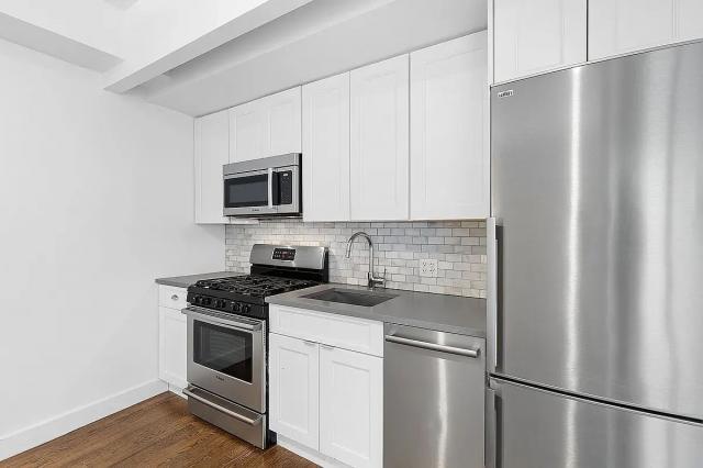 Building Photo - 3 bedroom in NEW YORK NY 10002