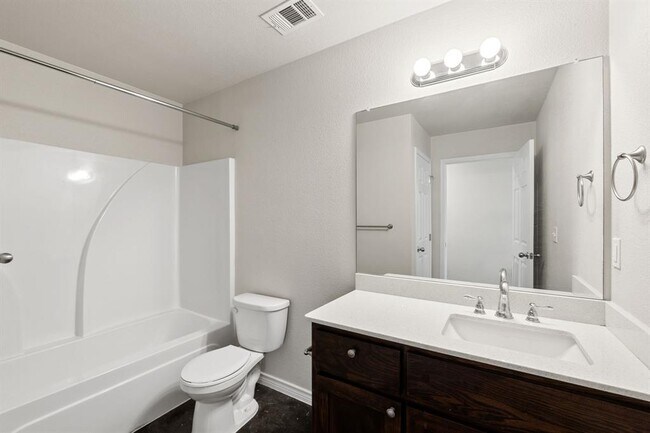 Building Photo - 917 Ramblewood St