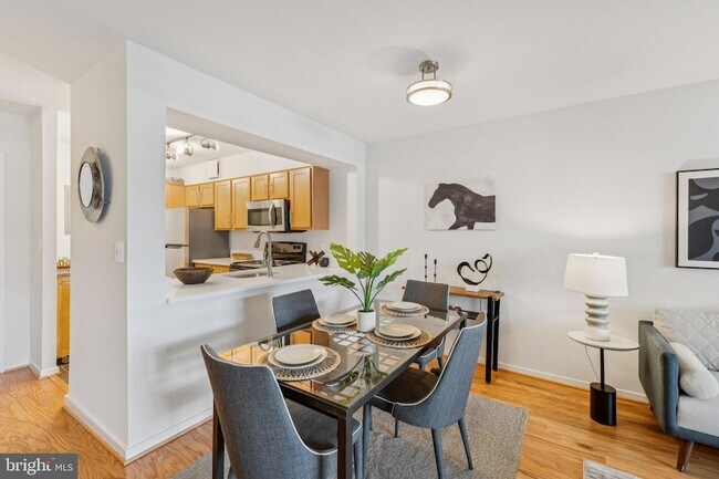 Building Photo - 2320 Wisconsin Ave NW