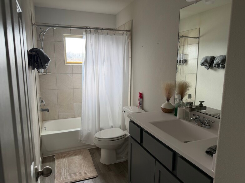 Building Photo - 27094 Grey Fox Run