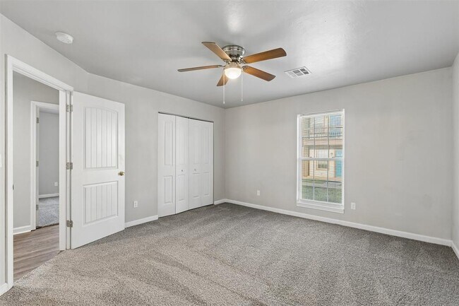 Building Photo - 401 Debra Ct
