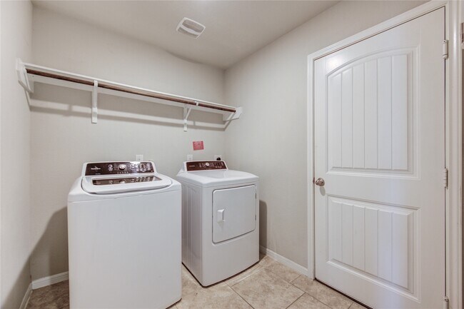Building Photo - 3027 Dripping Springs Ct