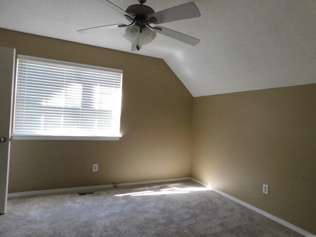 Building Photo - 12721 Valleywood Dr