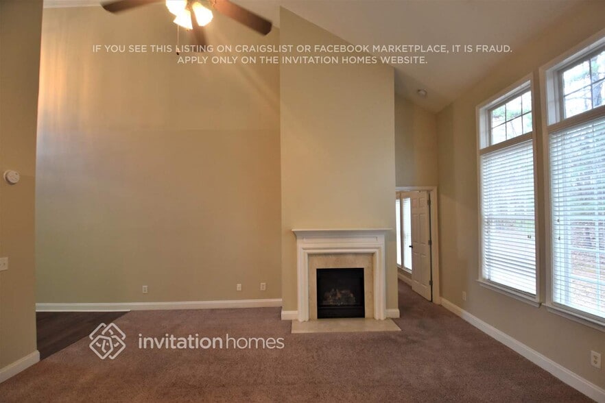 Building Photo - 490 Roland Manor Dr