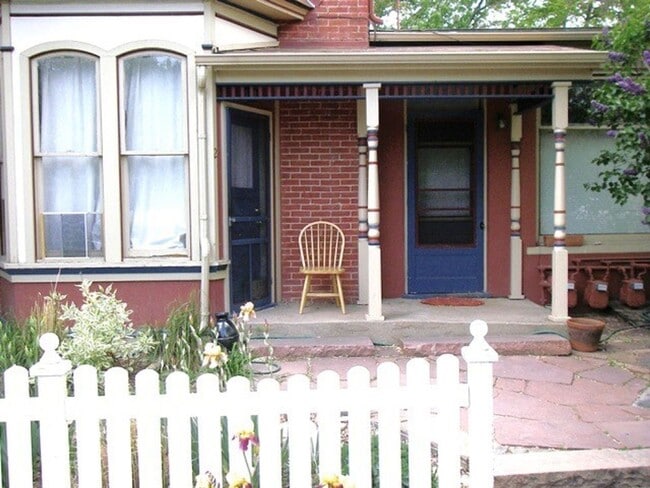 Building Photo - 1645 Pine St