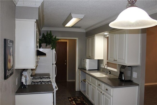 Building Photo - 1702 Goodson Ln