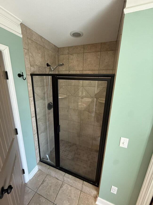 Building Photo - 708 Sandstone Dr