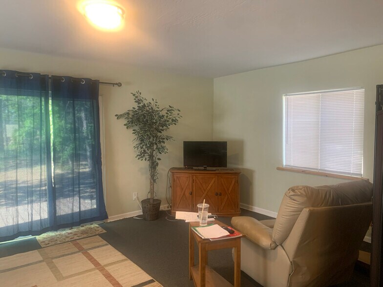 Building Photo - 1249 W Apache Ln