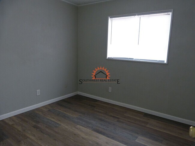 Building Photo - 700 W Manana Blvd