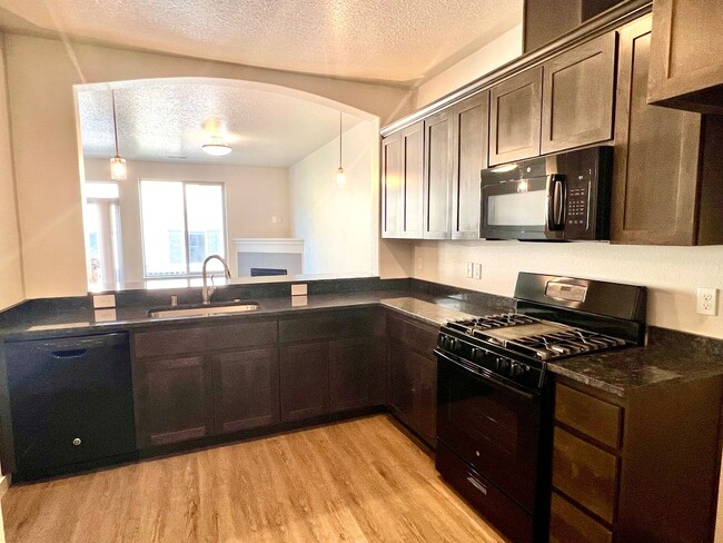 Building Photo - Beautiful Newer Built Home Central location!