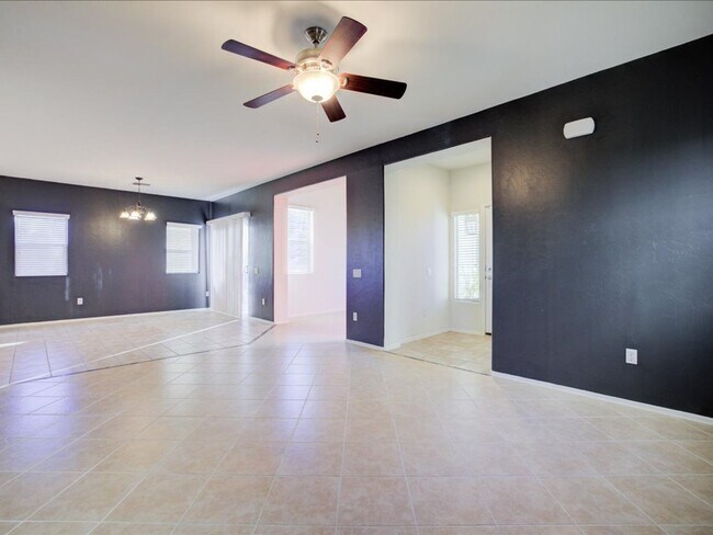 Building Photo - PROMO 1/2 OFF FIRST MONTH'S RENT!!*