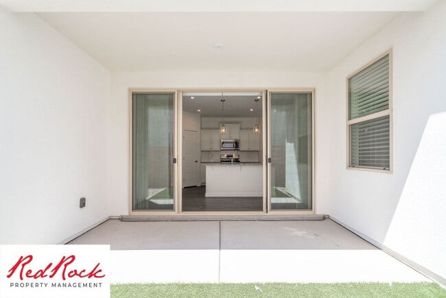 Building Photo - BEAUTIFUL HOME in Desert Color!