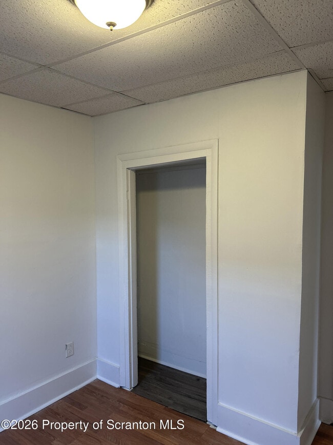 Building Photo - 210 N Bromley Ave