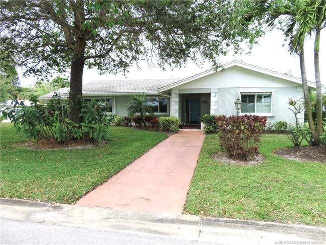 Building Photo - 1843 SE Granada Ln