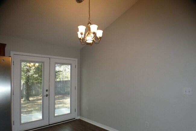 Building Photo - 6607 Woodbury Forest Dr