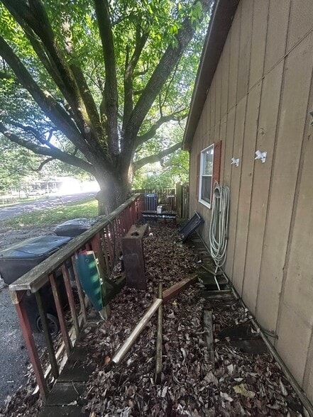 Building Photo - 1225 East Dr