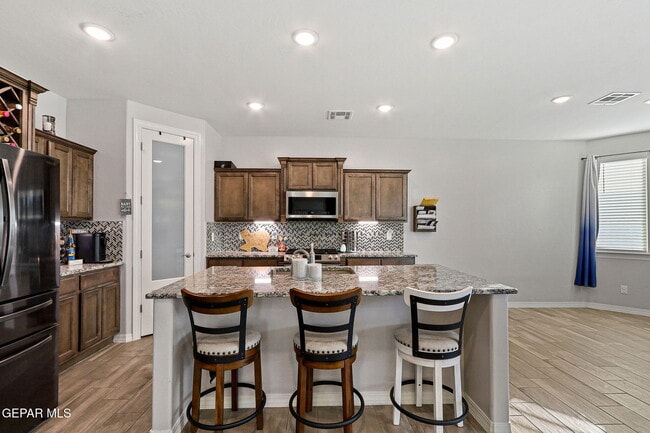 Building Photo - 883 Crystal Rook Dr