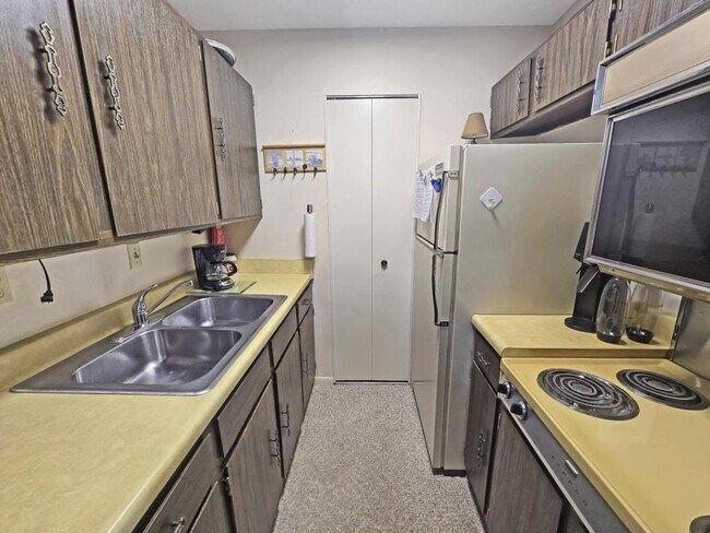 Building Photo - 3201 Emerson St