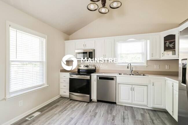 Building Photo - 3 Bedroom Pet-Friendly Home in LOUISVILLE,...