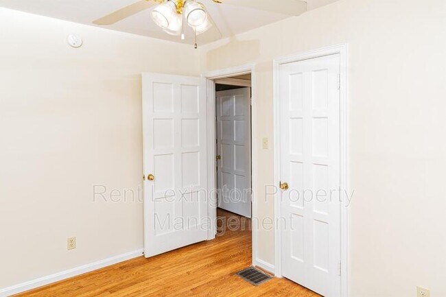 Building Photo - 657 Montclair Dr